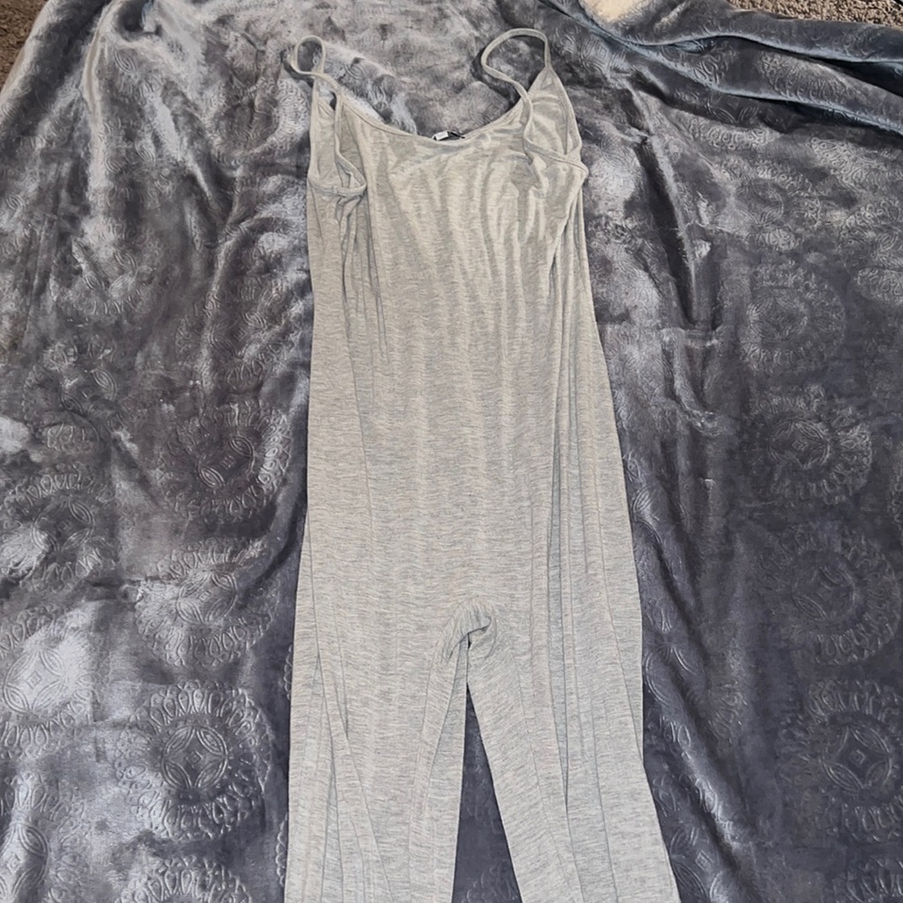 Grey long jumpsuit. Originally from fashionnova. Size: large